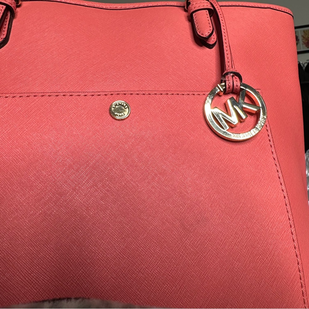 Michael Kors Coral Jet Set Tote Bag EUC - Picture 3 of 16